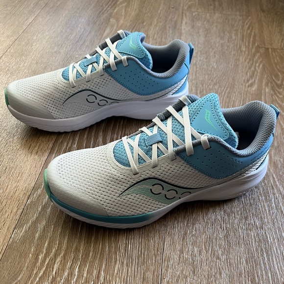 Saucony women’s kinvara 14 running shoes, size 4, color grey/blue - Picture 2 of 7